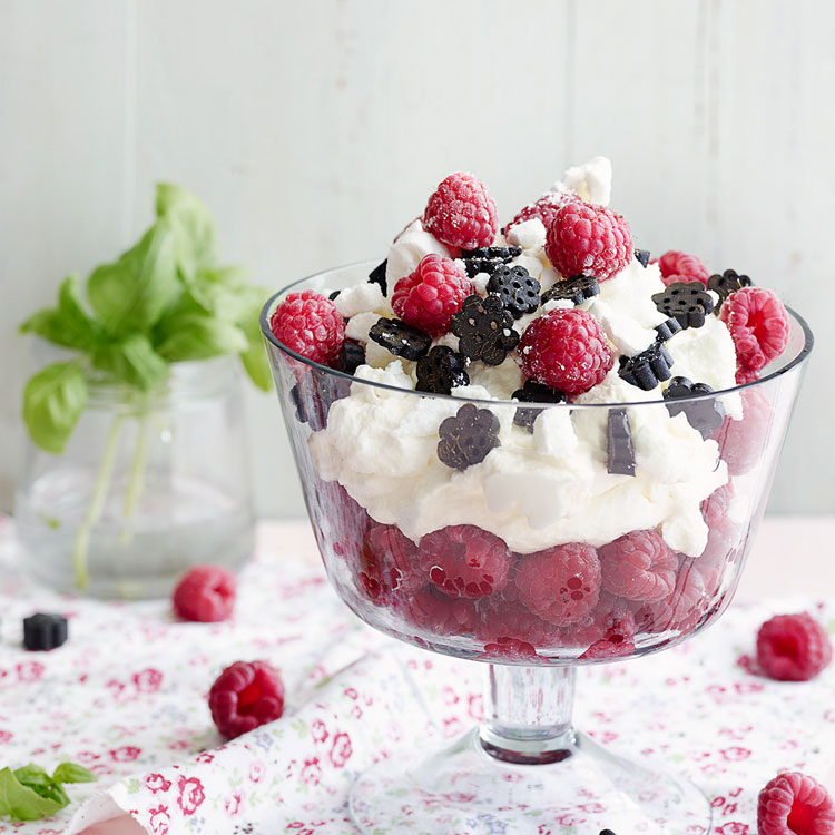 Lakritsinen Eton Mess eli Marenkiherkku